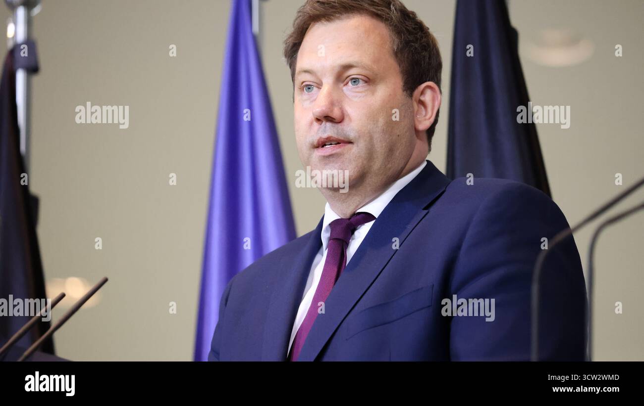 Berlin, Allemagne, 09th Oct. 2025. Déclarations à la presse du chancelier fédéral Friedrich Merz, du ministre fédéral des Finances Lars Klingbeil, de la présidente du VDA Hildegard Müller et de la présidente d’IG Metall Christiane Brenner lors du dialogue automobile devant les représentants des médias. Photo : Klaus KROENERT crédit : Klaus KROENERT/Alamy Live News Banque D'Images