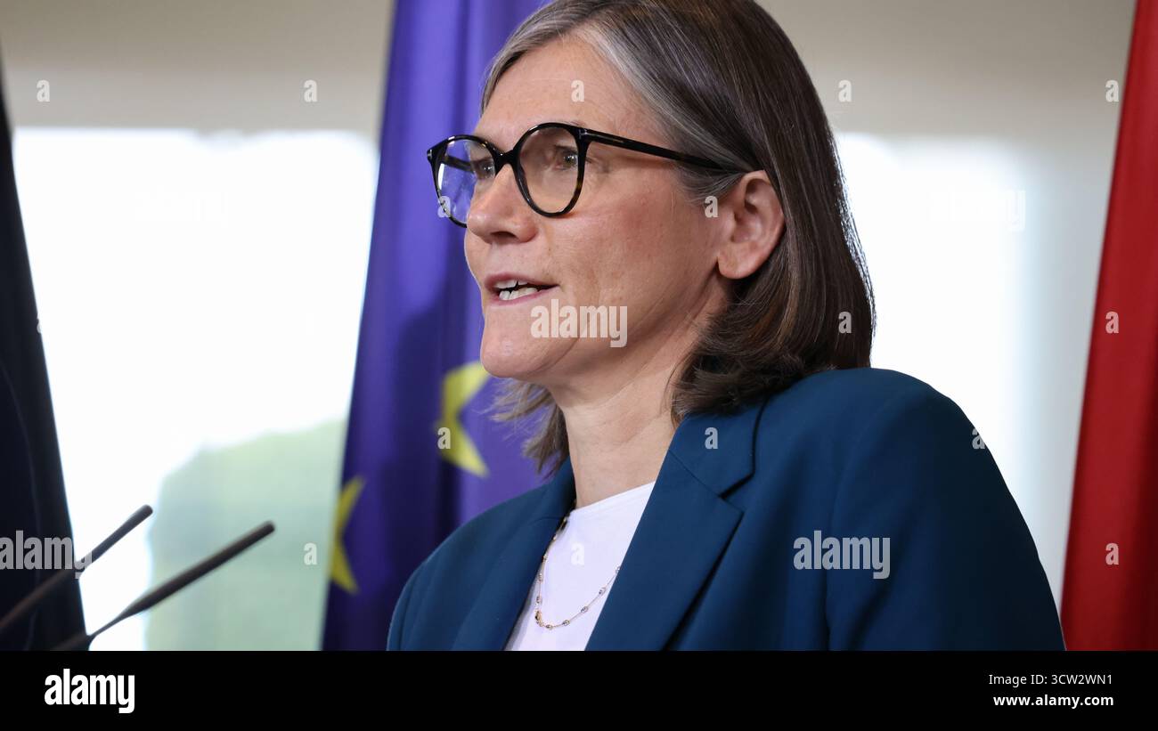 Berlin, Allemagne, 09th Oct. 2025. Déclarations à la presse du chancelier fédéral Friedrich Merz, du ministre fédéral des Finances Lars Klingbeil, de la présidente du VDA Hildegard Müller et de la présidente d’IG Metall Christiane Brenner lors du dialogue automobile devant les représentants des médias. Photo : Klaus KROENERT crédit : Klaus KROENERT/Alamy Live News Banque D'Images