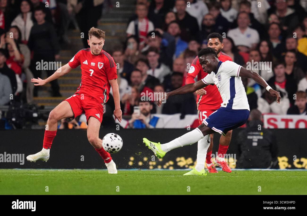 L'Angleterre Bukayo Saka marque le troisième but de son équipe lors du match amical international au stade de Wembley, à Londres. Date de la photo : jeudi 9 octobre 2025. Banque D'Images