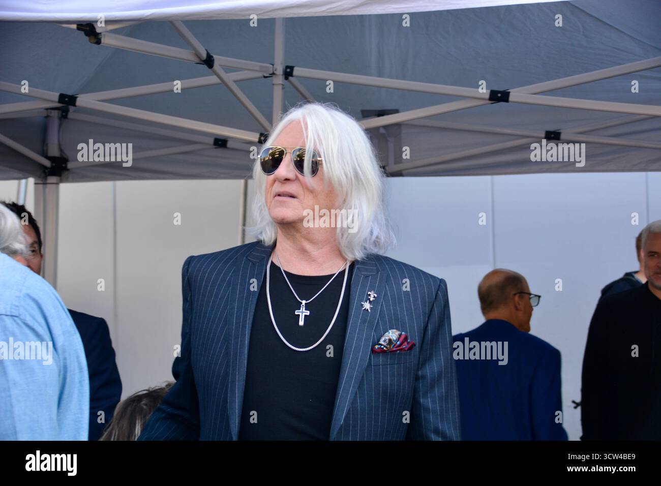 Joe Elliott lors de la cérémonie des stars du Walk of Fame de DEF Leppard à Hollywood, le 9 octobre 2025, sur Vine Street devant le Capitol Records à Los Angeles, en Californie. Banque D'Images Joe Elliott lors de la cérémonie des stars du Walk of Fame de DEF Leppard à Hollywood, le 9 octobre 2025, sur Vine Street devant le Capitol Records à Los Angeles, en Californie. Banque D'Images