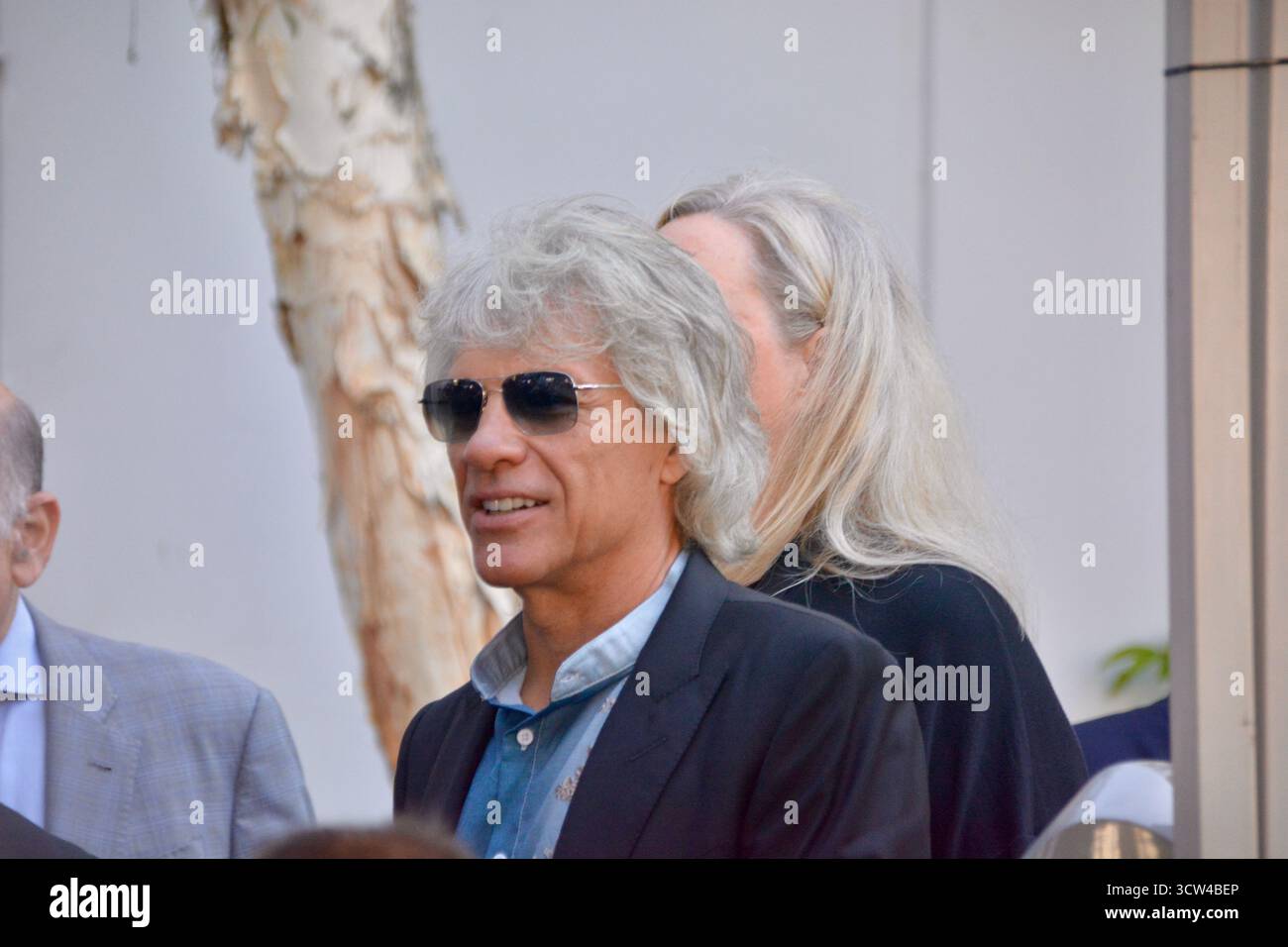 Jon bon Jovi assiste à la cérémonie des stars du Hollywood Walk of Fame de DEF Leppard le 9 octobre 2025, sur Vine Street devant le bâtiment Capitol Records à Los Angeles, en Californie. Banque D'Images Jon bon Jovi assiste à la cérémonie des stars du Hollywood Walk of Fame de DEF Leppard le 9 octobre 2025, sur Vine Street devant le bâtiment Capitol Records à Los Angeles, en Californie. Banque D'Images