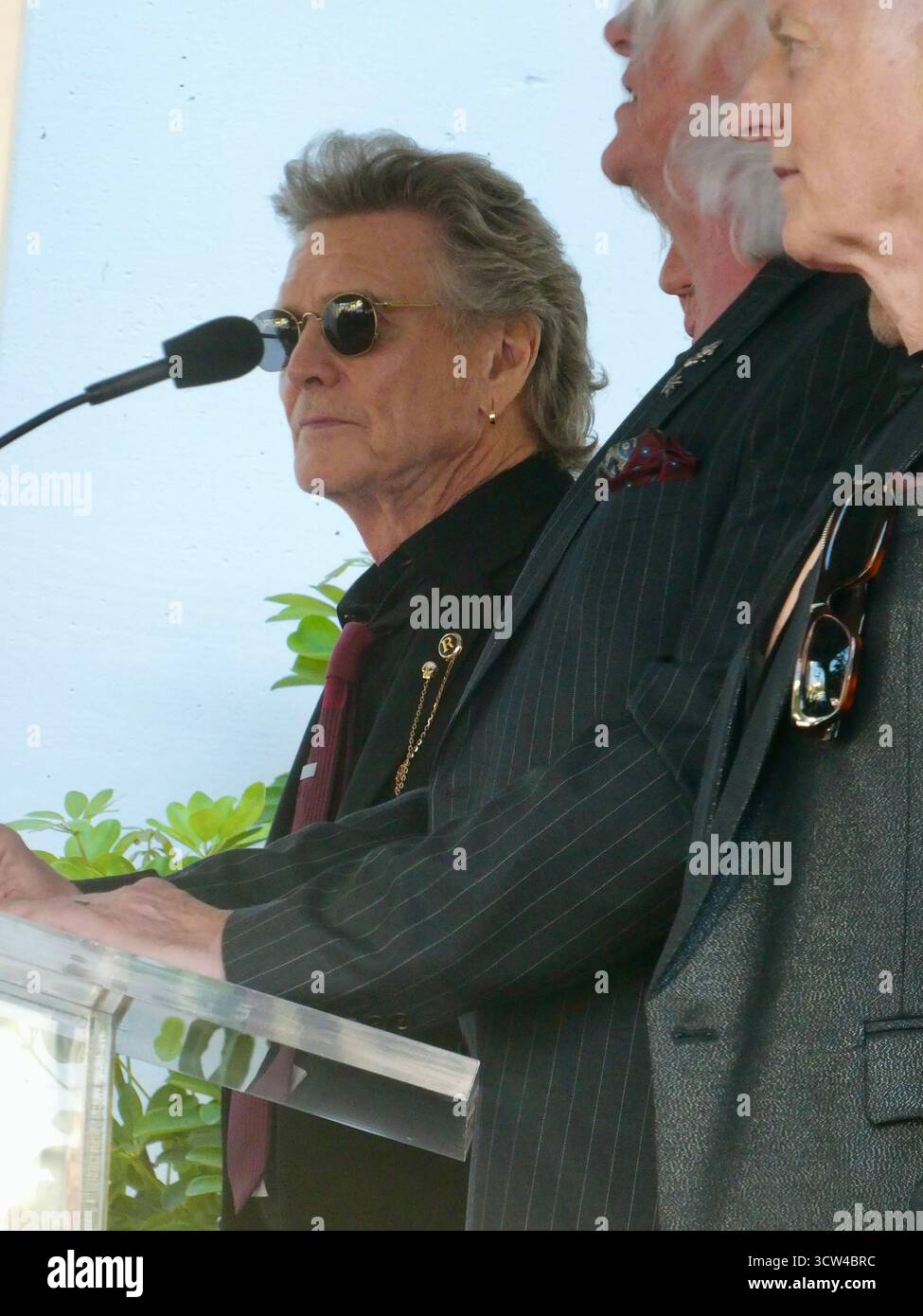 Rick Savage sur scène lors de la cérémonie des stars du Walk of Fame de DEF Leppard qui s’est tenue le 9 octobre 2025 sur Vine Street devant le bâtiment Capitol Records à Los Angeles, en Californie. Banque D'Images Rick Savage sur scène lors de la cérémonie des stars du Walk of Fame de DEF Leppard qui s’est tenue le 9 octobre 2025 sur Vine Street devant le bâtiment Capitol Records à Los Angeles, en Californie. Banque D'Images