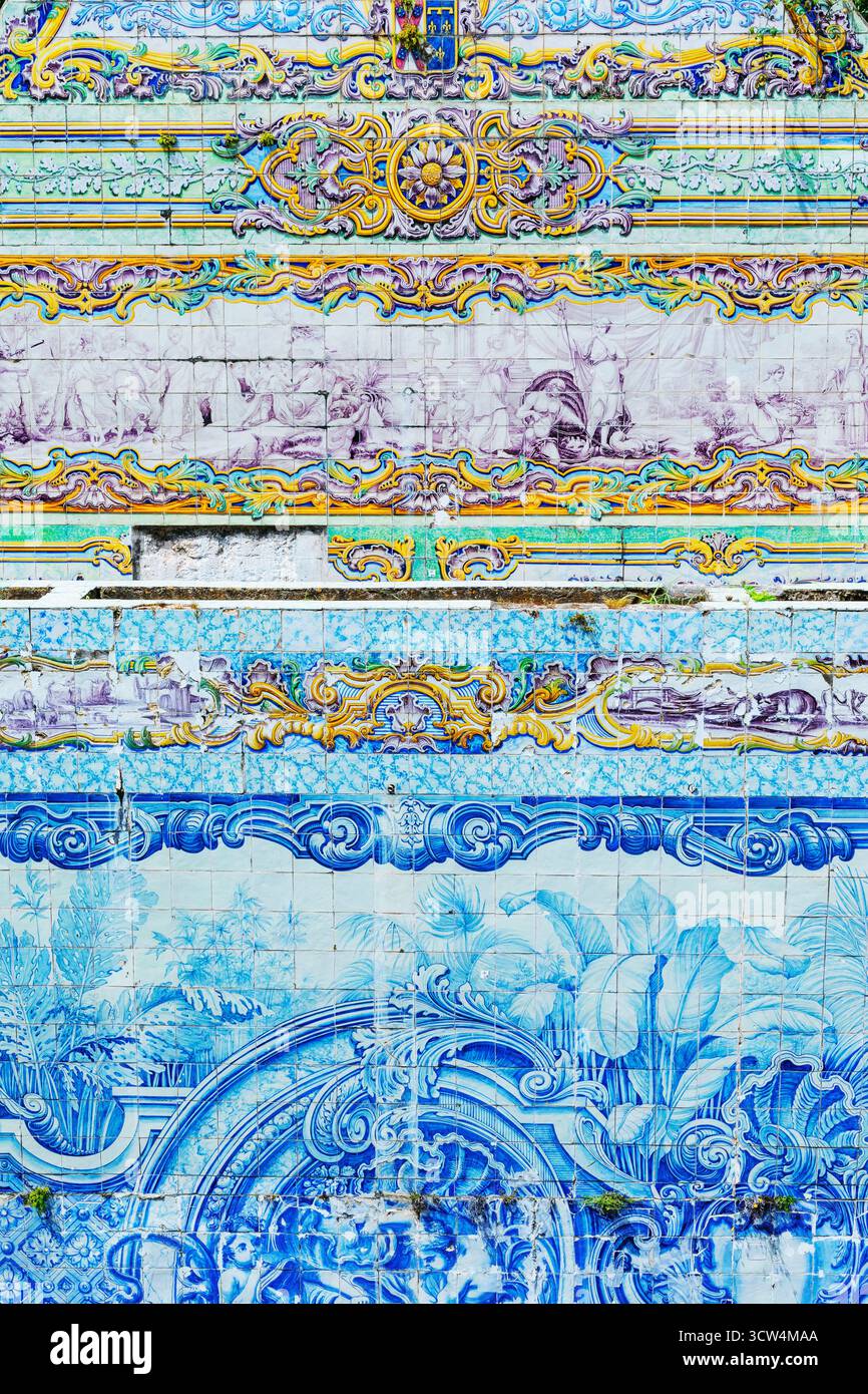Décorations en céramique du canal d'eau du palais national de Queluz, Queluz, Lisbonne, Portugal Banque D'Images