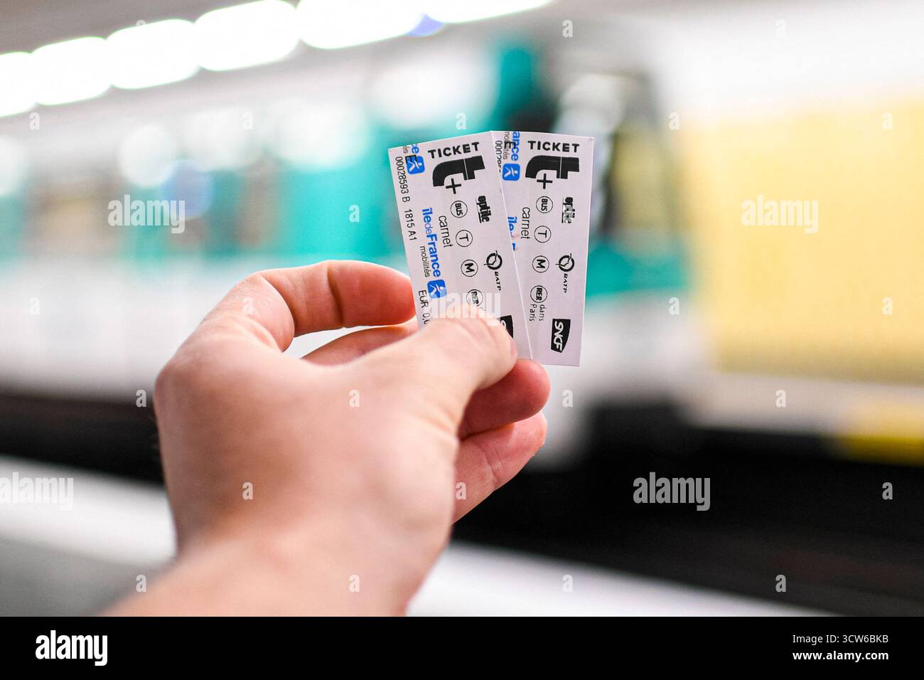Paris, France. 09 octobre 2025. L'illustration montre le billet de métro RATP du métro métropolitain parisien du 9 octobre 2025, Paris, France. Photo de Victor Joly/ABACAPRESS.COM crédit : Abaca Press/Alamy Live News Banque D'Images
