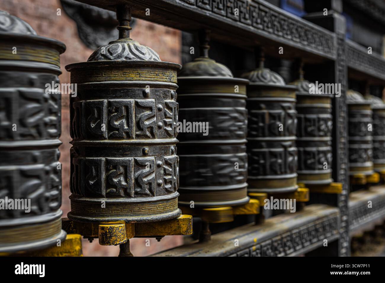 Roues à prières dans un monastère bouddhiste à Patan Darbar Square Lalitpur Népal Banque D'Images