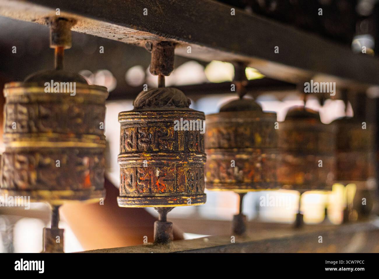 Roues à prières dans un monastère bouddhiste à Patan Darbar Square Lalitpur Népal Banque D'Images