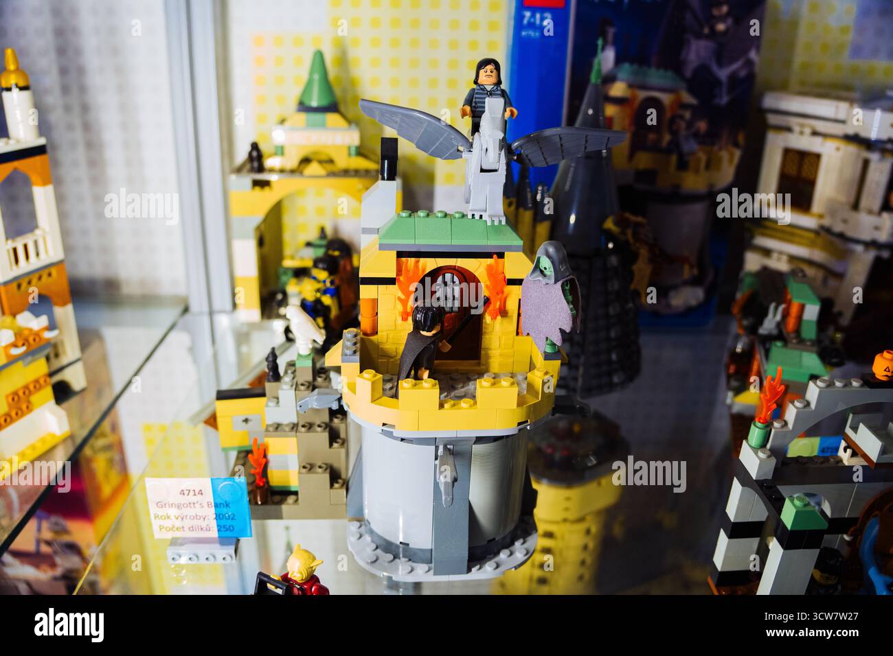 Prague, Tchéquie - 20 septembre 2025 : exposition du jeu de collection LEGO Harry Potter Gringotts Wizarding Bank Banque D'Images