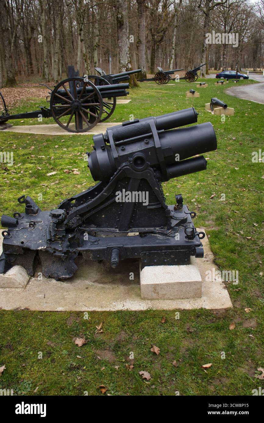 Belleau Wood, France - 20 février 2022 : mortier dans Belleau Wood par une journée nuageuse d'hiver en France. Banque D'Images