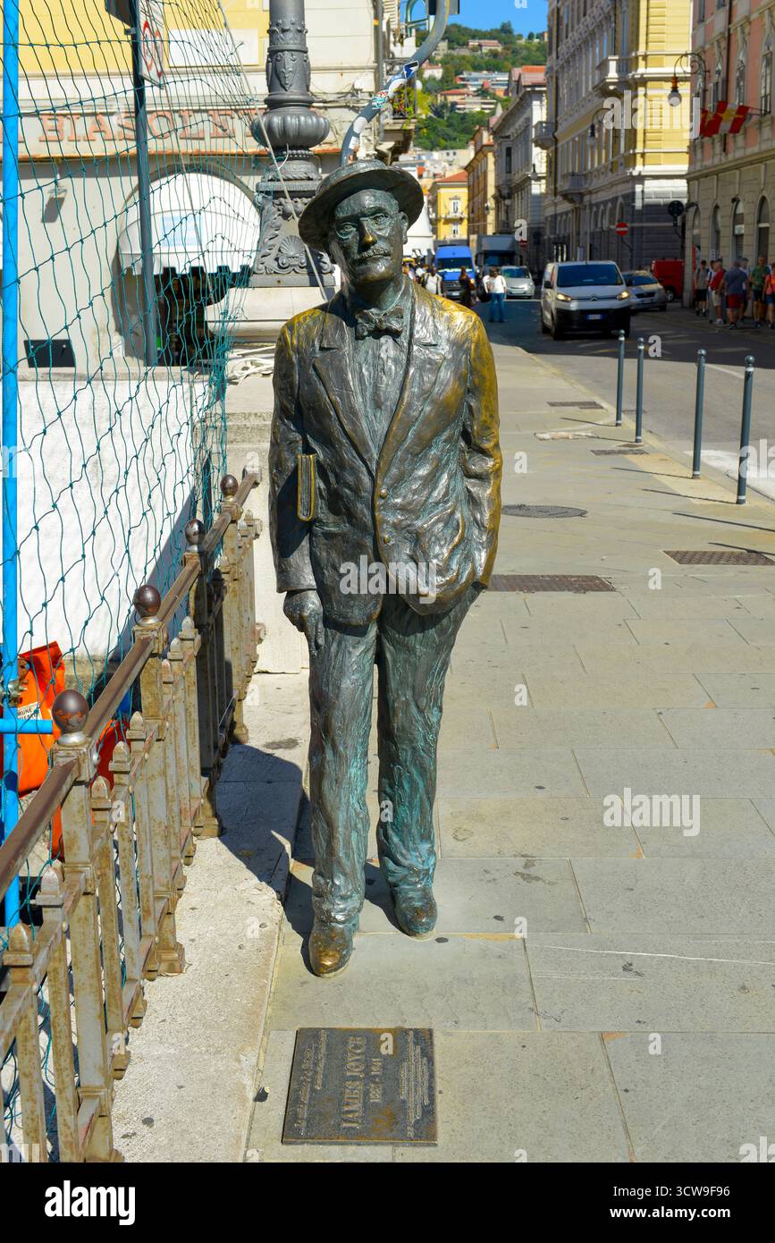 Statue de James Joyce sur le pont via Roma à Trieste, Italie Banque D'Images
