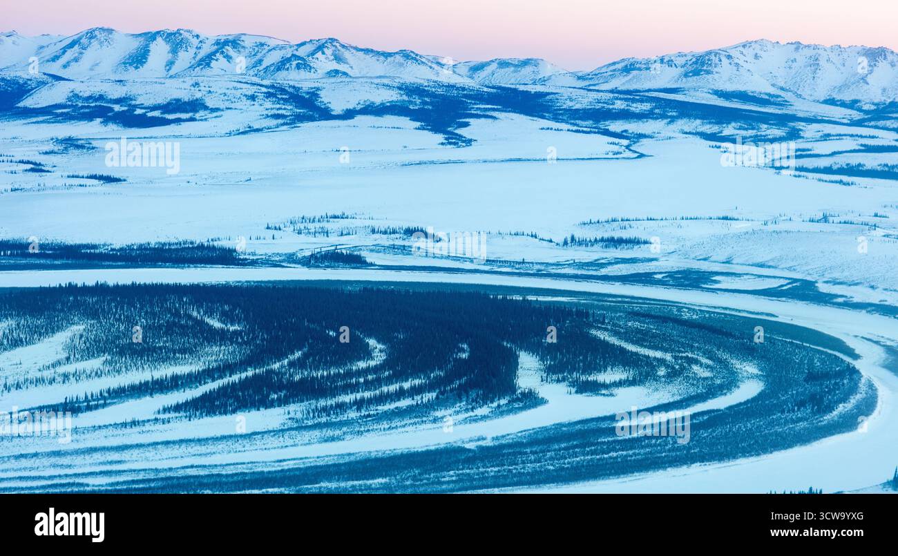 Vue aérienne du paysage immaculé dans le delta de la rivière Kobuk dans l'Arctique de l'Alaska en route vers le village natal de Kiana, Alaska Banque D'Images Vue aérienne du paysage immaculé dans le delta de la rivière Kobuk dans l'Arctique de l'Alaska en route vers le village natal de Kiana, Alaska Banque D'Images
