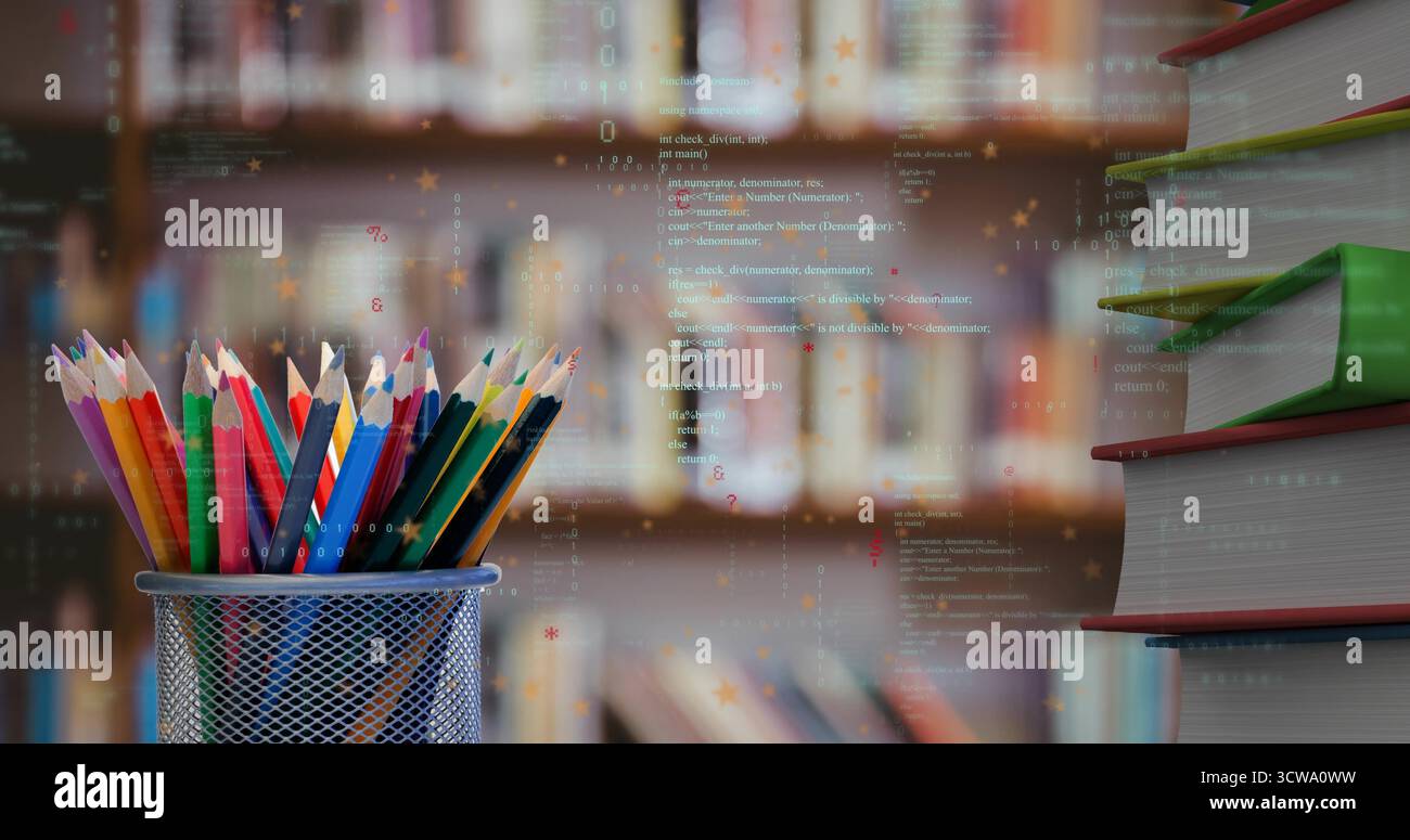 Doté d'un support en maille métallique avec des crayons de couleur à côté des livres dans la bibliothèque avec superposition de code Banque D'Images