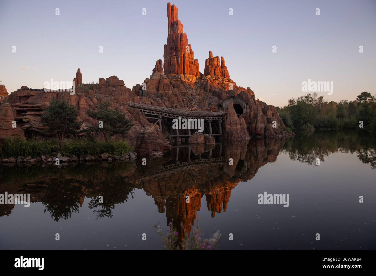 Disneyland Paris est une station de divertissement située à Marne-la-Vallée Banque D'Images