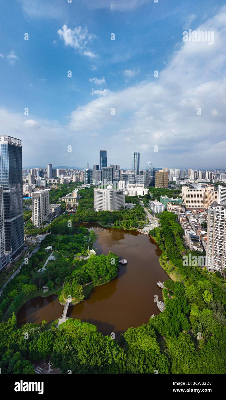 Photographie aérienne du parc sportif du centre administratif de Jiangbei dans le district de Huicheng, ville de Huizhou Banque D'Images