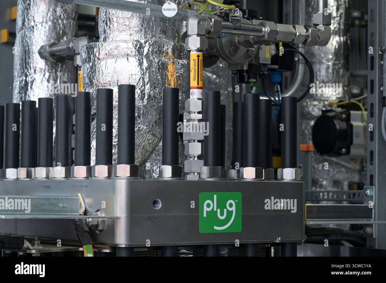 ALLEMAGNE, Hambourg, Buetzberg biogaz et usine de compostage de Hambourg entreprise de gestion des déchets, nouvelle usine d'hydrogène construite BEI Vorwerk avec électrolyseur de la société américaine Plug Power Inc pour la production d'hydrogène vert à partir d'énergies renouvelables / DEUTSCHLAND, Biogas- und Kompostwerk Bützberg der Stadtreinigung Hamburg, Wasserstoff Elektrolyse Anlage gebaut von Friedrich Vorwerk Group mit Elektrolyder amerikanischen Firma Plug Power Inc, Herstoff Solar Überschußstrom, Wasserstergy grünem, Warmurw der Wasserstoff wird im Biogaswerk für die biologis Banque D'Images