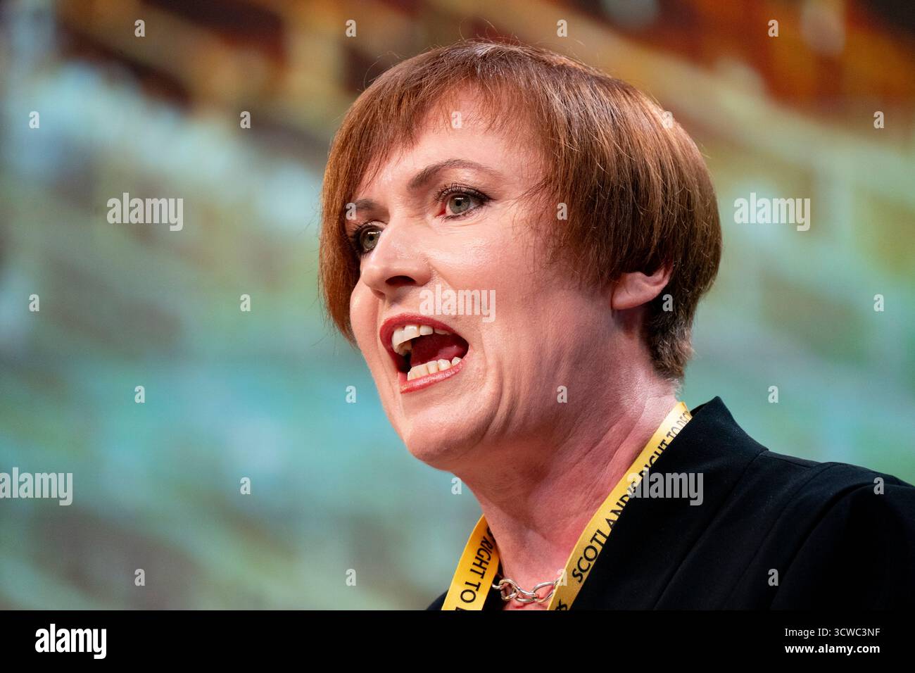Aberdeen, Écosse, Royaume-Uni. 11 octobre 2025. Premier jour de la conférence annuelle SNP à Aberdeen, Écosse. Pic : Roz foyer Secrétaire général de la STUC fait peech à la conférence. Iain Masterton/Alamy Live News. Banque D'Images