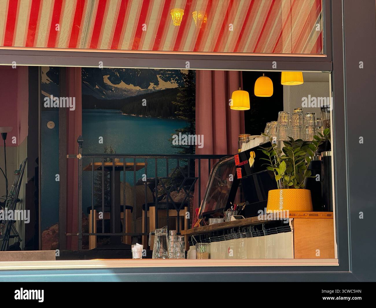 Intérieur de café confortable avec des détails charmants à Brême Banque D'Images