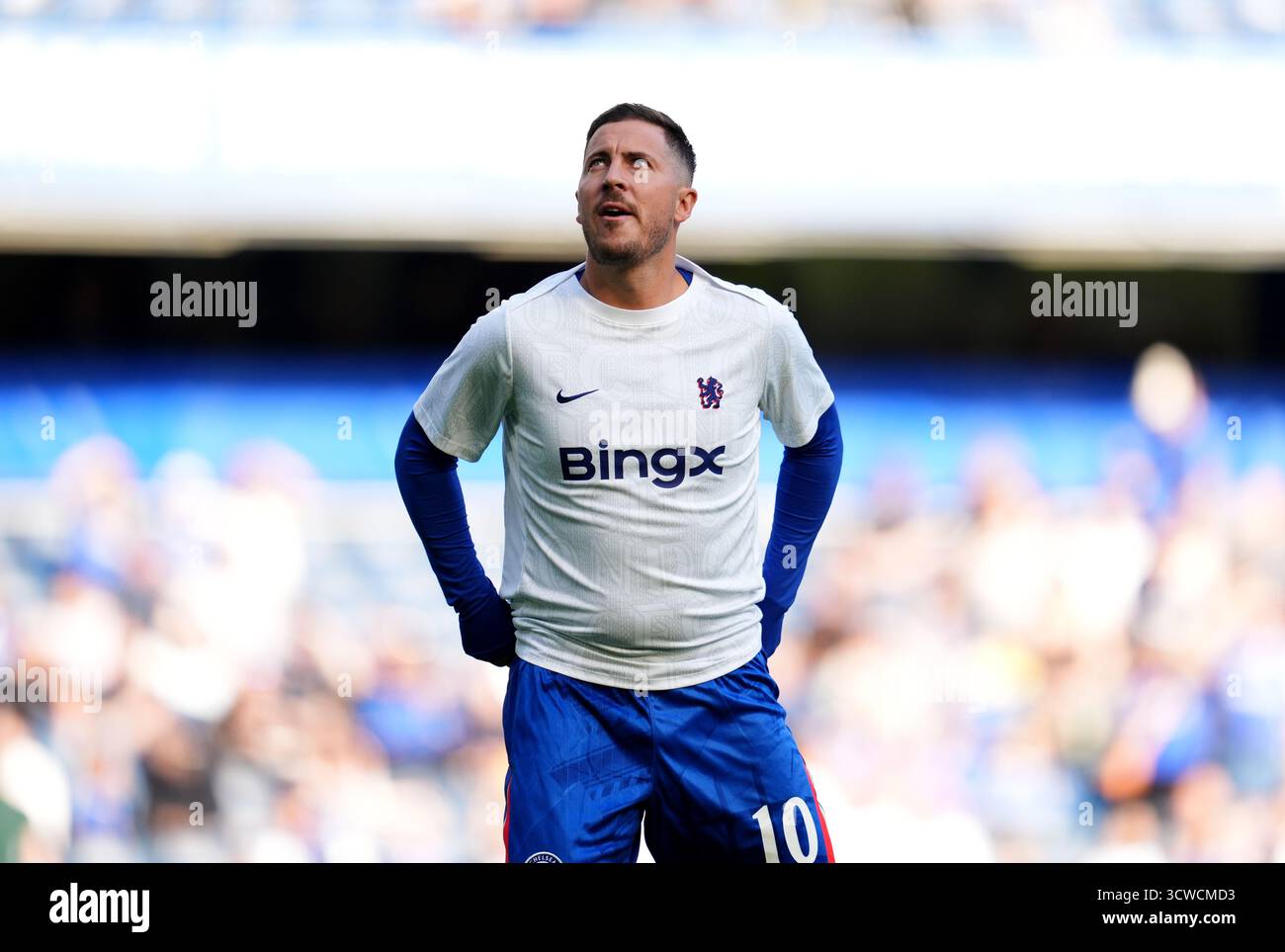 Eden Hazard de Chelsea se réchauffe avant le match des légendes à Stamford Bridge, Londres. Date de la photo : samedi 11 octobre 2025. Banque D'Images