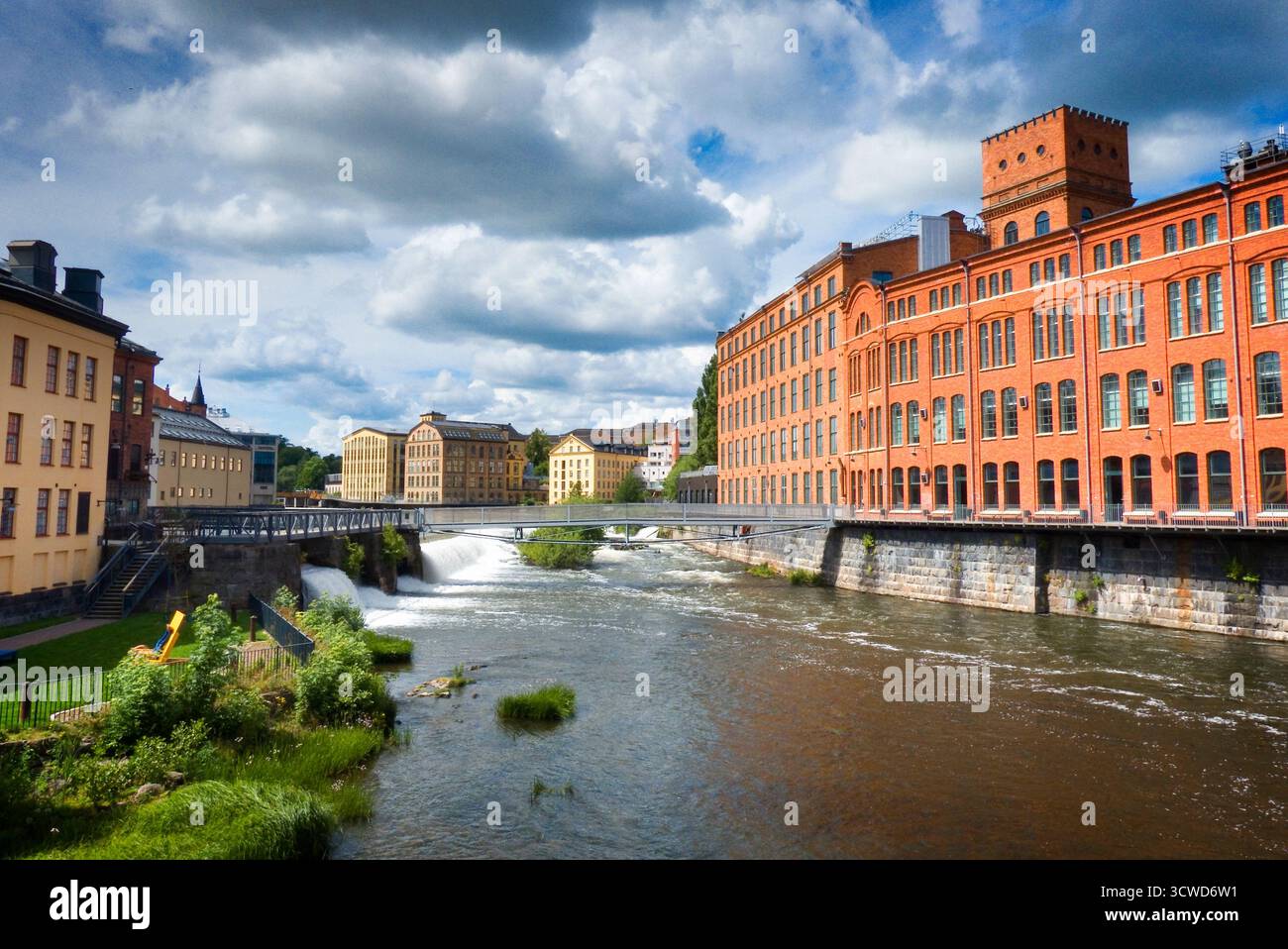 Musée Arbetets (Musée du travail) dans une ancienne usine de tissage dans l'ancienne zone industrielle sur la rivière Motala Ström dans le centre-ville de Norrköping, en Suède Banque D'Images