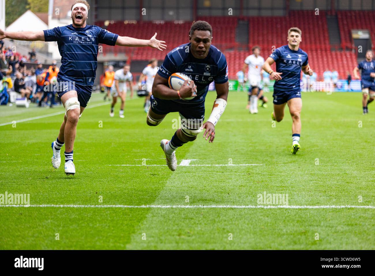 Bristol Bear’s Viliame Mata scores essayez Gallagher Prem Rugby match at Ashton Gate, Bristol Bristol Bears v Exeter Chiefs Ashton Gate Stadium Bristol Martin Edwards/Alamy Live News Saturday11,octobre,2025Ashton Gate Stadium,Copyright Martin Edwards tous droits réservés. Image protégée par les lois internationales sur les droits d'auteur Banque D'Images