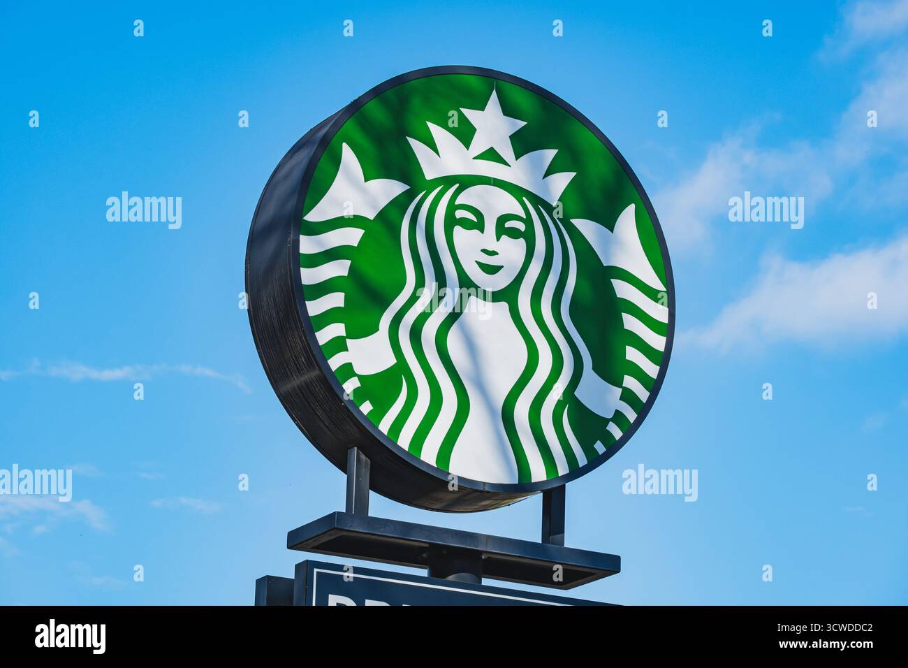 Logo Starbucks Coffeehouse à l'entrée du café Banque D'Images