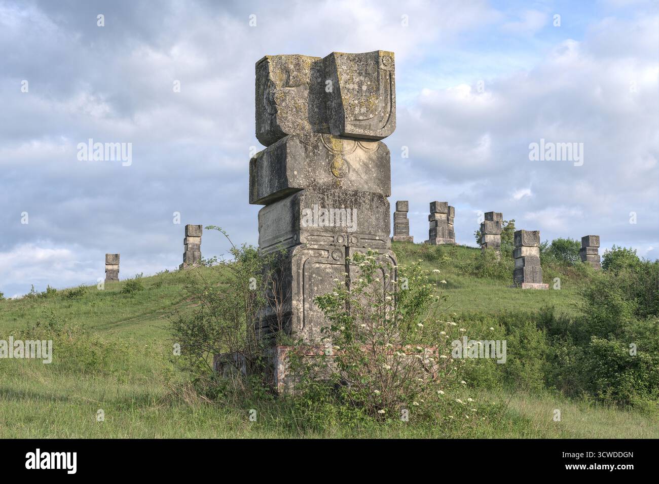 Bosnie-Herzégovine, Bihać (Mun.), Bihać : Parc commémoratif Garavica des victimes de la terreur fasciste [Bogdan Bogdanović, 1981] Banque D'Images