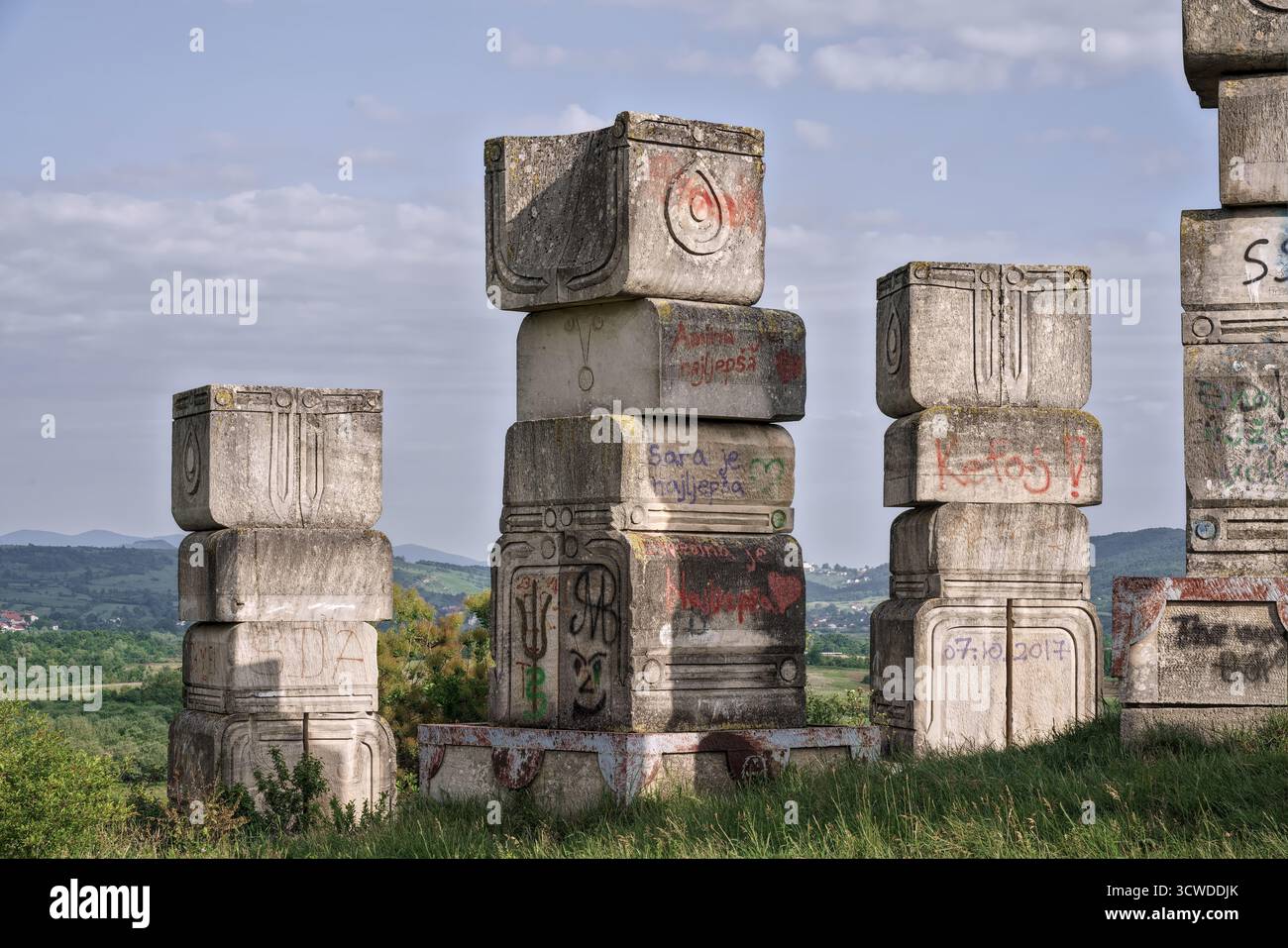Bosnie-Herzégovine, Bihać (Mun.), Bihać : Parc commémoratif Garavica des victimes de la terreur fasciste [Bogdan Bogdanović, 1981] Banque D'Images