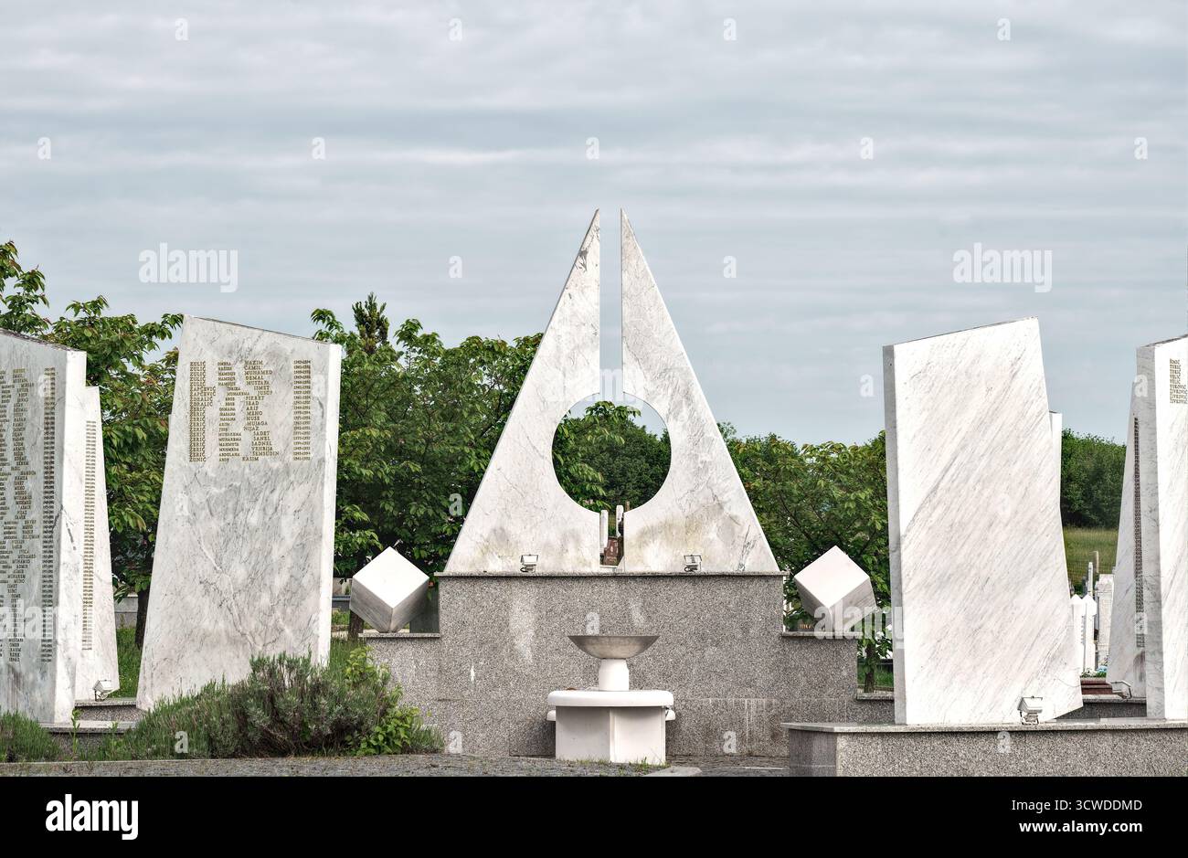 Bosnie-Herzégovine, Bihać (Mun.), Bihać : Parc commémoratif Garavica des victimes de la terreur fasciste [Bogdan Bogdanović, 1981] Banque D'Images