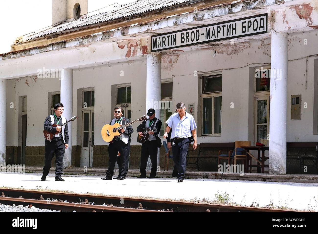 Bosnie-Herzégovine, Bihać (Mun.), Martin Brod : gare Martin Brod ('Željeznička stanica Martin Brod') – train Rotary 2015 Banque D'Images