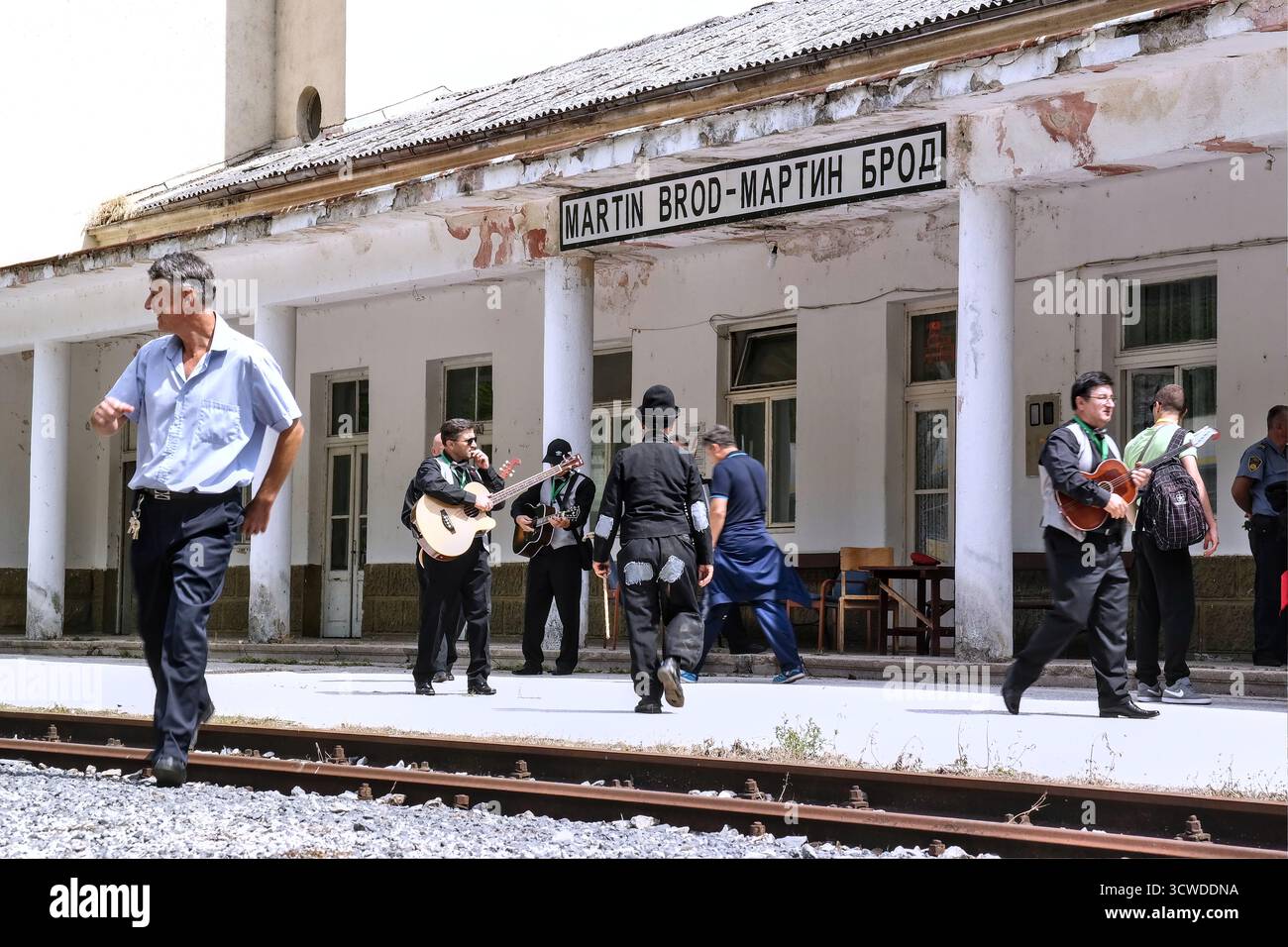 Bosnie-Herzégovine, Bihać (Mun.), Martin Brod : gare Martin Brod ('Željeznička stanica Martin Brod') – train Rotary 2015 Banque D'Images