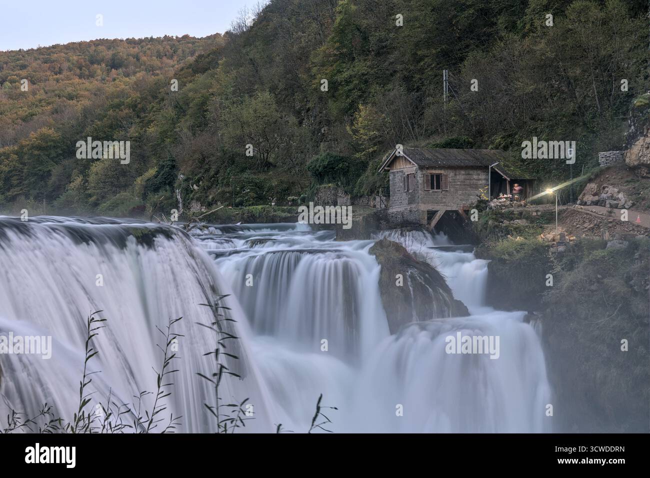Bosnie-Herzégovine, Bihać (Mun.), Ćelije : cascade de Štrbački de la rivière Una ('Štrbački buk') Banque D'Images