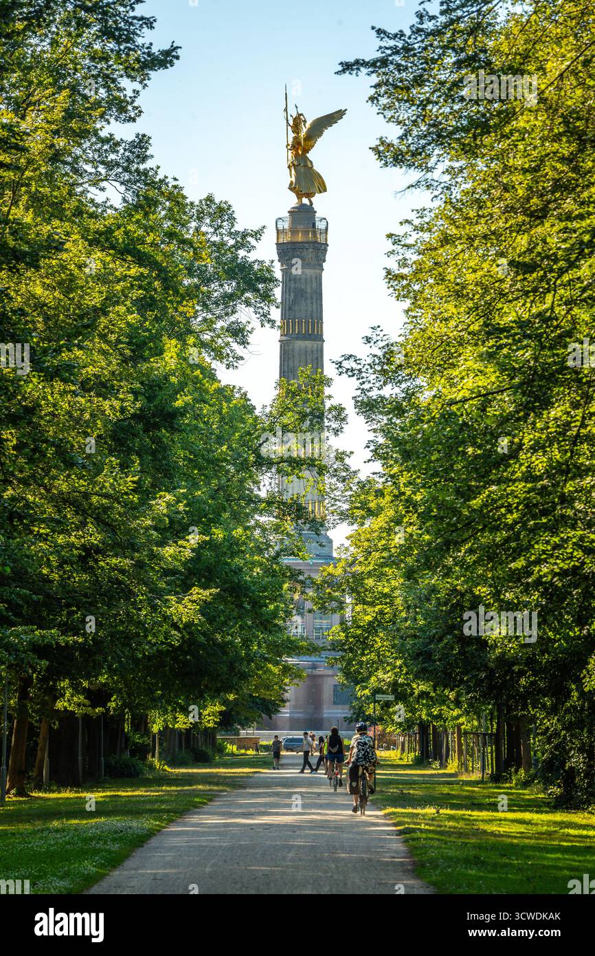 Die Siegessäule ('Goldelse') im Tiergarten, Berlin. Vergoldete Bronzeskulptur von Friedrich Drake, 1873 Banque D'Images