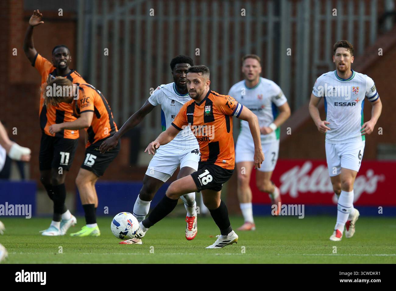 Birkenhead, Royaume-Uni. 11 octobre 2025. Anthony Hartigan de Barnet avec le ballon. EFL Skybet Football League Two match, Tranmere Rovers v Barnet à Prenton Park, Birkenhead, Wirral le samedi 11 octobre 2025. Cette image ne peut être utilisée qu'à des fins éditoriales. Usage éditorial exclusif, .pic par Chris Stading/ crédit : Andrew Orchard sports Photography/Alamy Live News Banque D'Images