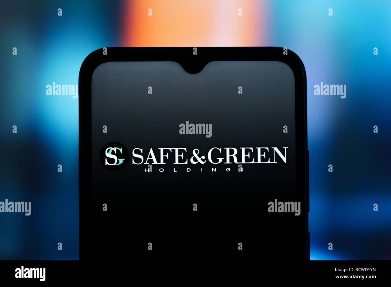 Canada. 11 octobre 2025. Dans cette illustration photo, le logo Safe & Green Holdings (SG) est affiché sur l'écran d'un smartphone. (Crédit image : © Thomas Fuller/SOPA images via ZUMA Press Wire) USAGE ÉDITORIAL SEULEMENT ! Non destiné à UN USAGE commercial ! Banque D'Images