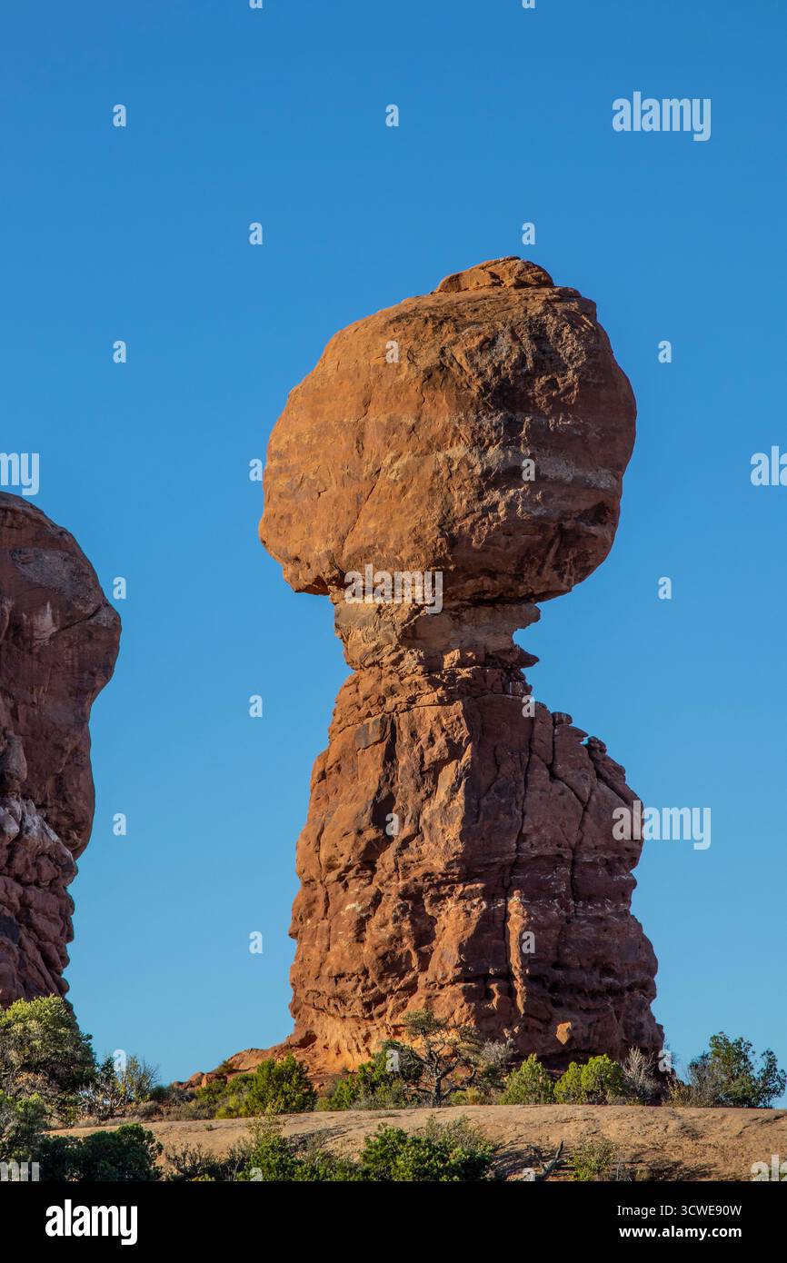 Balanced Rock à Arches National Park, Utah Banque D'Images