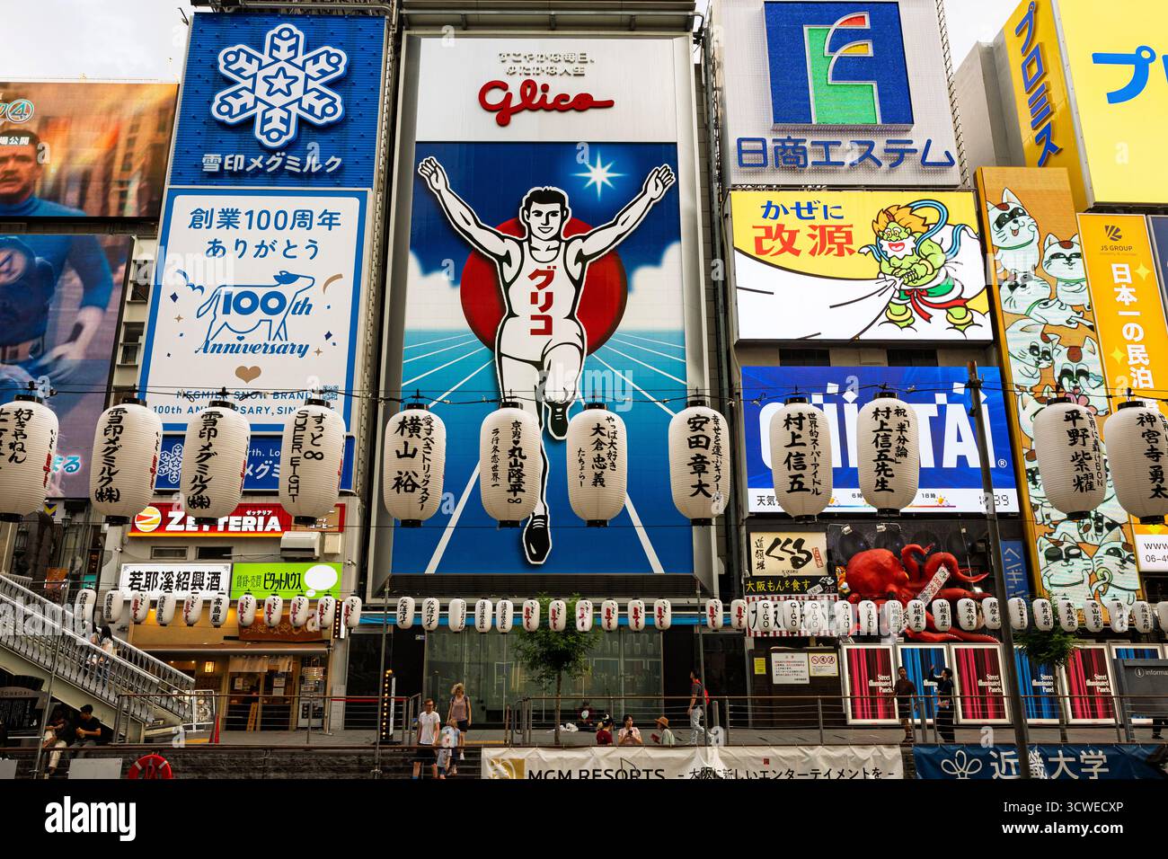 Osaka, Japon - 21 juillet 2025 : panneaux d'affichage à Dotonbori Banque D'Images