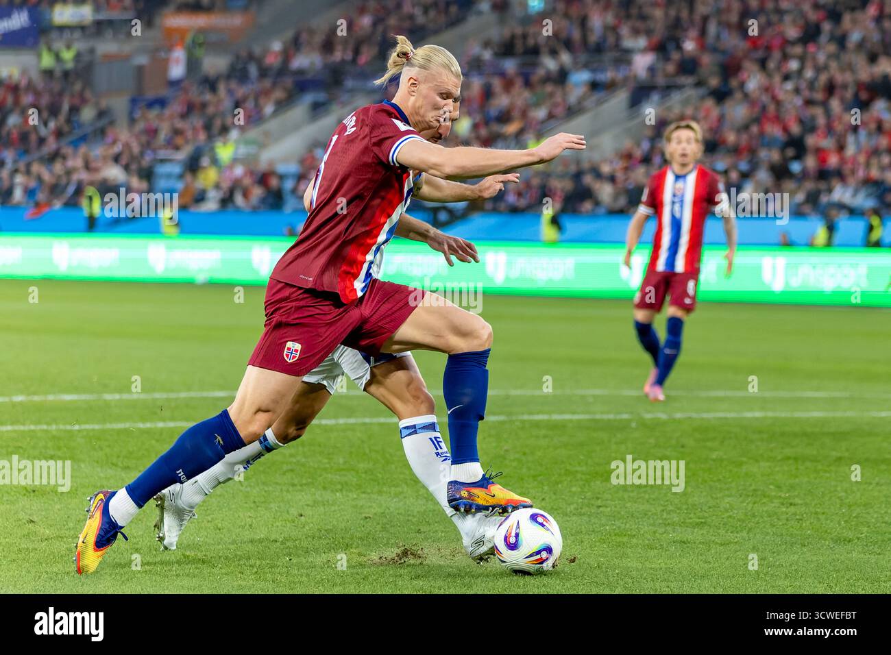 Oslo, Norvège 11 octobre 2025 Erling Haaland, de Norvège, joue pour Manchester City contre ou Blorian, d'Israël, joue pour Hapoel Be Sheva lors du match de qualification de la Coupe du monde fifa 2026 entre la Norvège et Israël qui s'est tenu au stade Ullevaal à Oslo, Norvège. Crédit : Nigel Waldron/Alamy Live News Banque D'Images