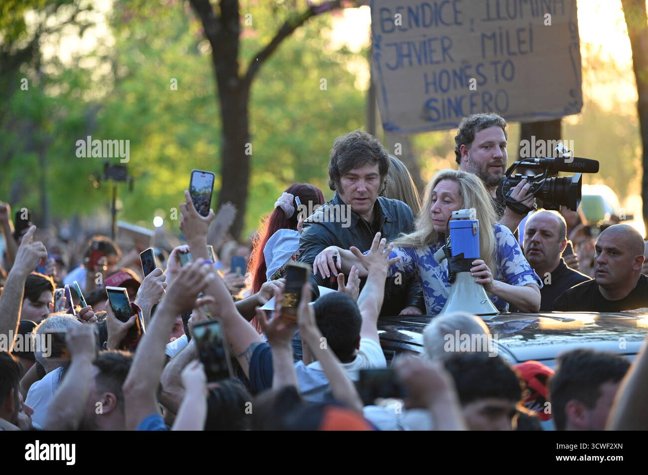 Corrientes, Corrientes, Argentine. 11 octobre 2025.le président de l'Argentine, le libertaire Javier Milei, lors du rassemblement national avant les élections législatives d'octobre, où il offre son soutien aux candidats locaux. Le Président argentin, Javier Milei, organise un rassemblement national avant les élections législatives. À Costanera Avenue (photo de Jose Luis Suerte/Alamy Live News) crédit : Jose Luis Suerte/Alamy Live News Banque D'Images