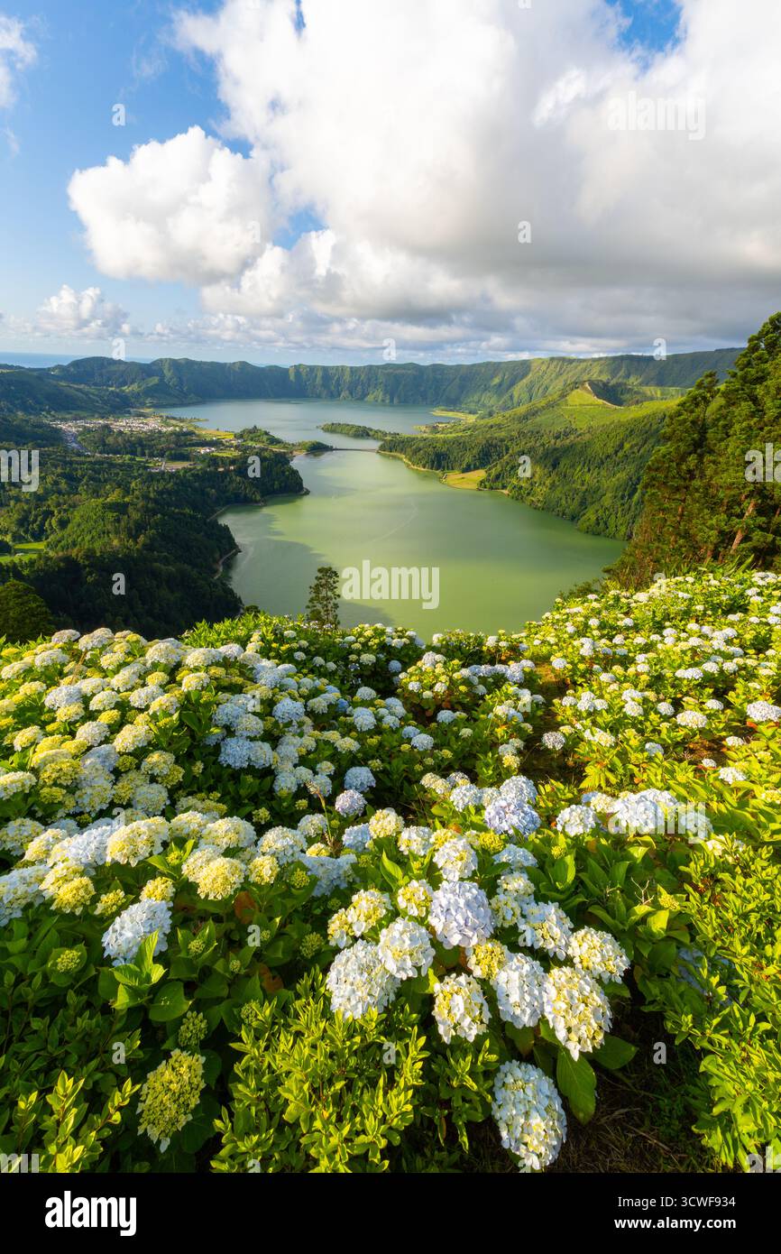 Miradouro da Vista do Rei. Sete Cidades Caldera. Açores, île de Sao Miguel. Portugal Banque D'Images