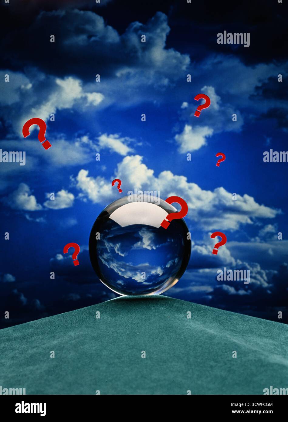 Concept ne connaissant pas l'avenir une boule de cristal avec l'interrogation marque l'inconnu Banque D'Images