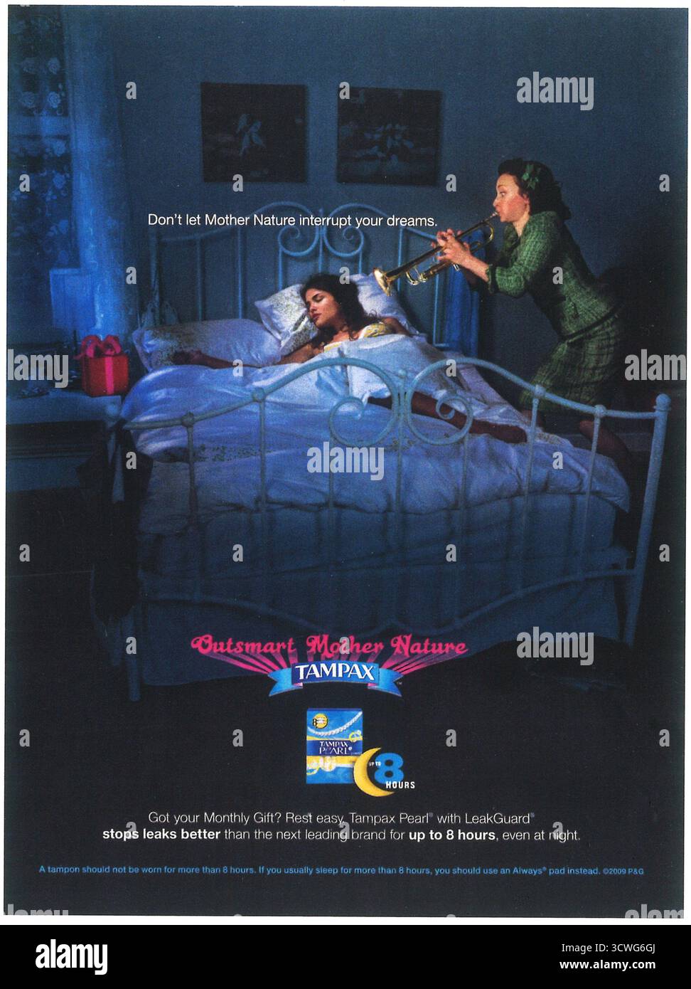 2009 publicité Tampax Pearl tampons, campagne « Outsmart Mother nature » de la marque, avec l'actrice Catherine Lloyd Burns Banque D'Images