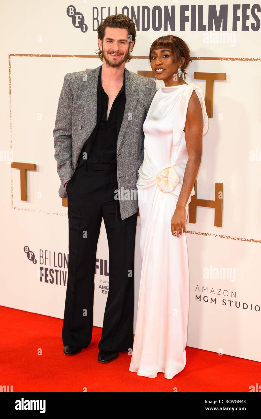 Londres, Royaume-Uni. 11 octobre 2025. Andrew Garfield et Ayo Edebiri assistent à la projection de After the Hunt au Southbank Centre, Royal Festival Hall, Londres, dans le cadre du BFI London film Festival. Le crédit photo devrait se lire : Matt Crossick/Alamy Live News Banque D'Images