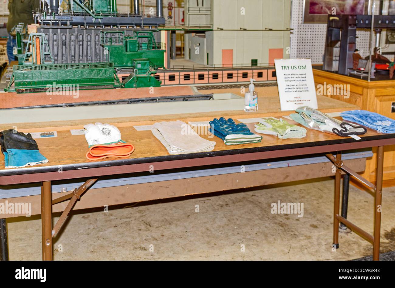 Gant de protection, porté dans l'aciérie, les visiteurs peuvent essayer, Musée national du fer et de l'acier, anciennement Lukens Steel, Lukens National Hi Banque D'Images