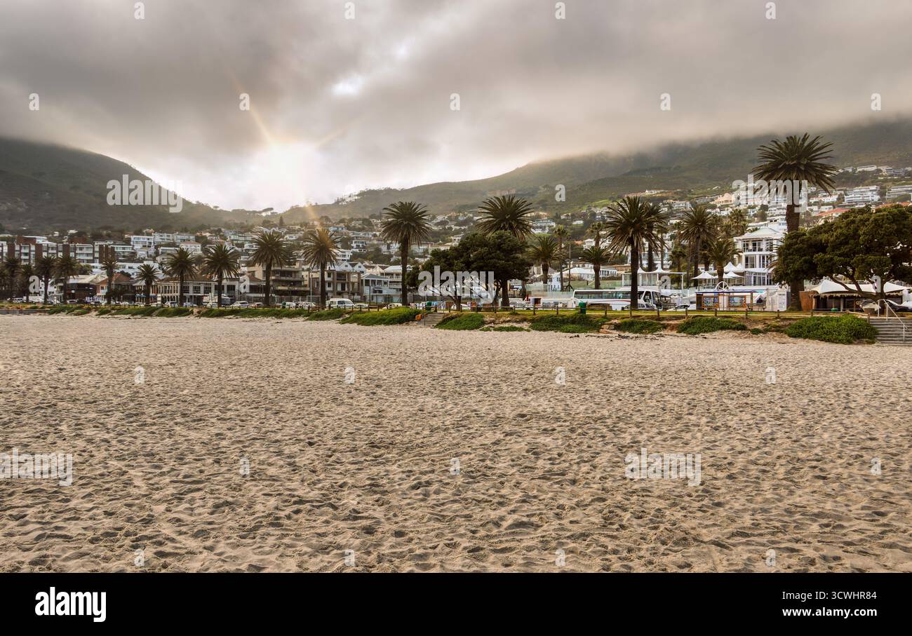 Sea point Beach domaine de luxe et ciel nuageux dans Cape Town Sud , pas de gens, paysages africains, Banque D'Images
