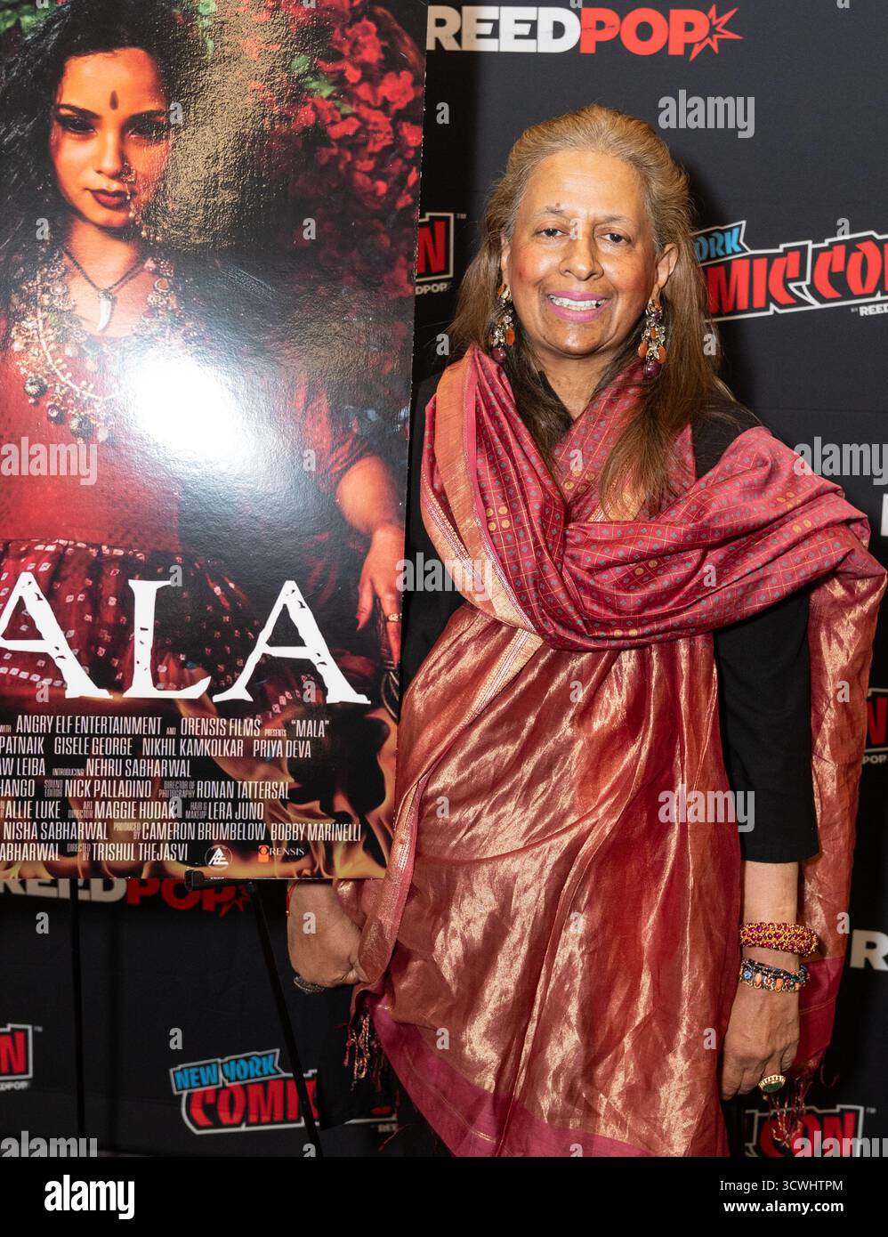 Nisha Sabharwal, scénariste et productrice, assiste à un appel photo pour « Mala », toute première présentation sur le thème indien au New York Comic Con 2025 au Jacob Javits Convention Center à New York, NY, le 11 octobre 2025. (Photo de Lev Radin/Pacific Press) Banque D'Images