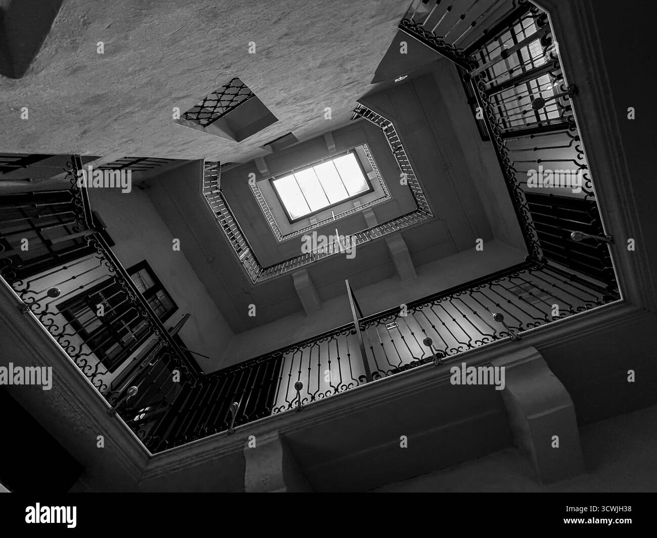 Vue architecturale de l'atrium de l'escalier à l'intérieur du Mozarthaus Vienna, un musée dédié au compositeur Wolfgang Amadeus Mozart. Banque D'Images