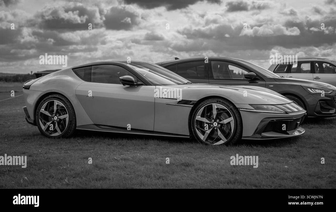 2025 Ferrari 12Cilindri, exposée au Bicester Motion Scramble qui s'est tenu le 5 octobre 2025. Banque D'Images