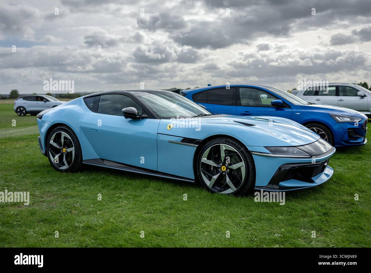 2025 Ferrari 12Cilindri, exposée au Bicester Motion Scramble qui s'est tenu le 5 octobre 2025. Banque D'Images