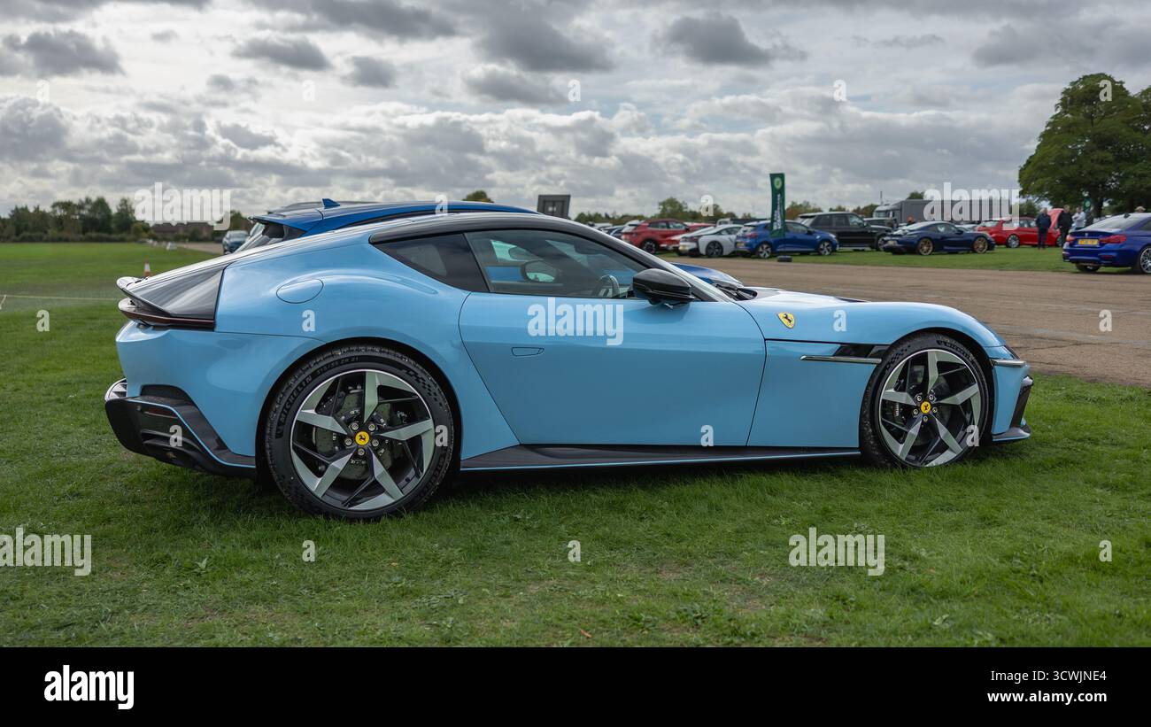 2025 Ferrari 12Cilindri, exposée au Bicester Motion Scramble qui s'est tenu le 5 octobre 2025. Banque D'Images