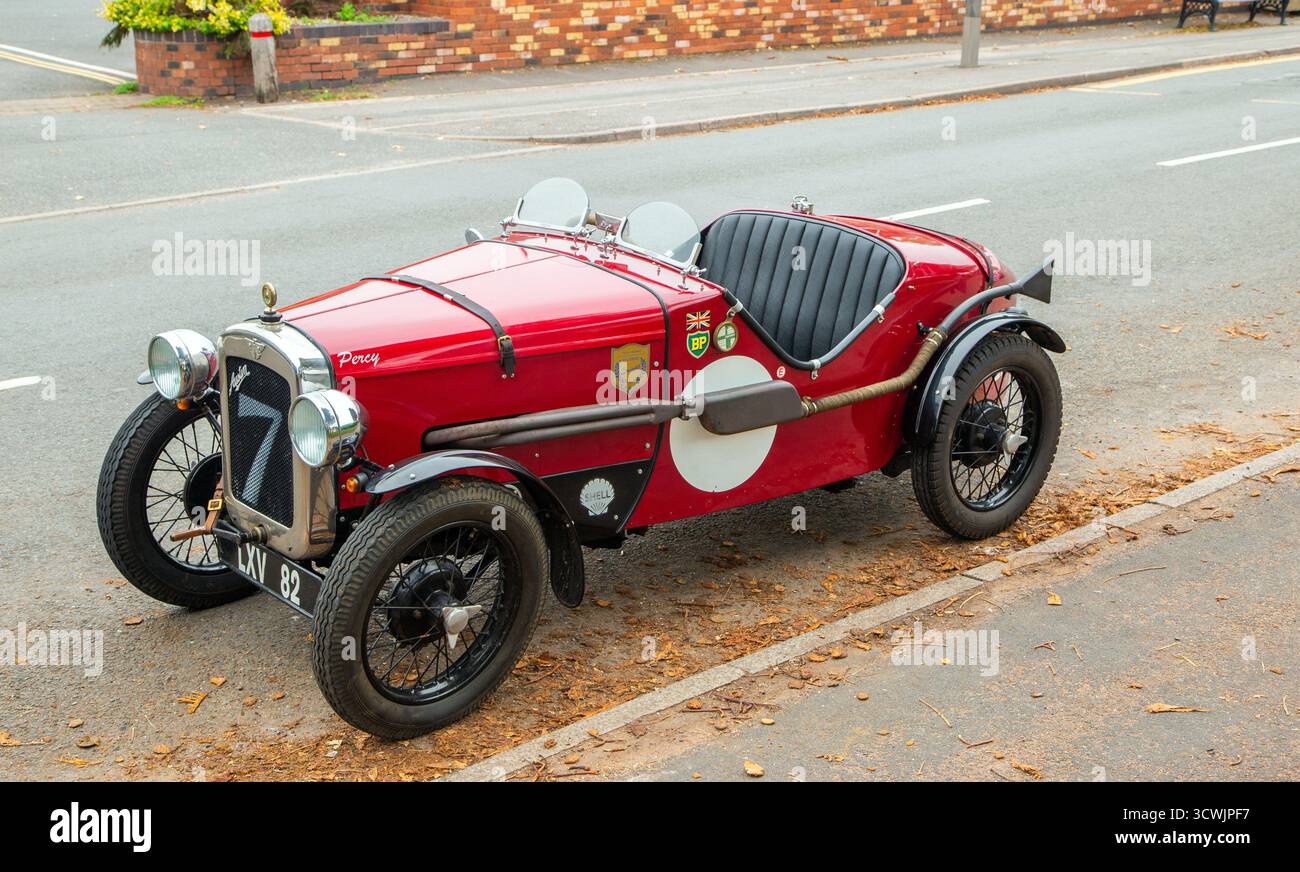 Rouge 1934 Austin 7 Ulster. Réplique Rod Yates carrosserie en aluminium reconstruite et enregistrée pour la première fois en 1952 Banque D'Images