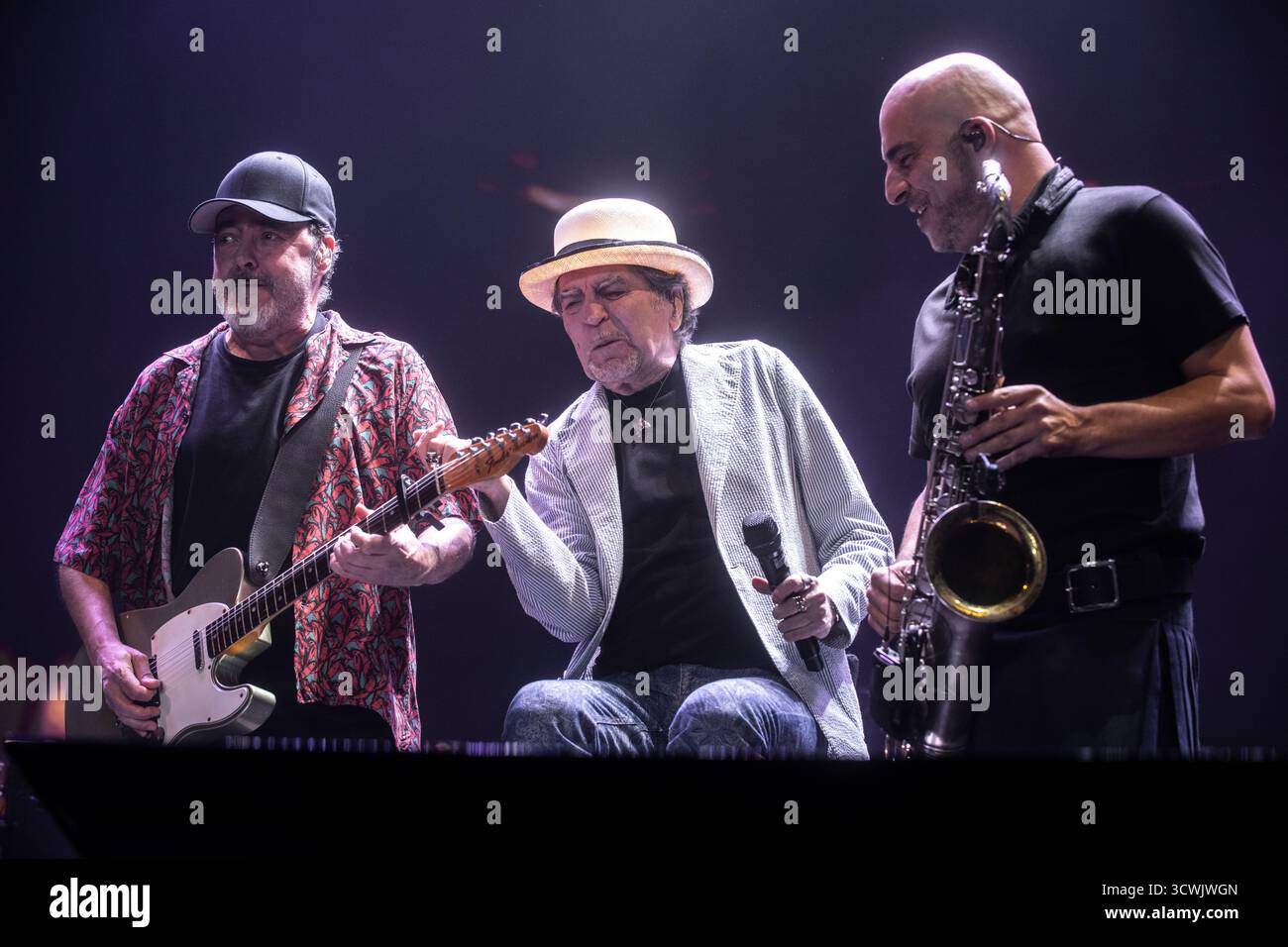 Joaquin Sabina se produisant au Palau Sant Jordi, Barcelone 02 Oct. 2025. Photographe : ALE Espaliat Banque D'Images